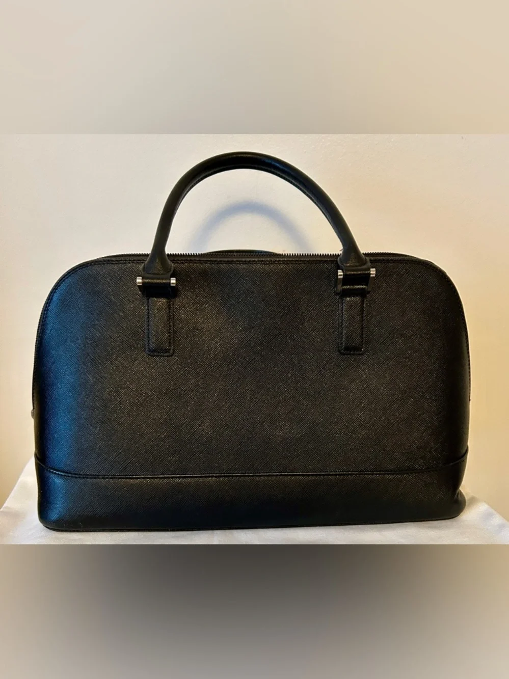 Burberry Saffiano Ceremonial Bag
Black Leather. Handmade Purse Charm included. - Picture 4 of 13